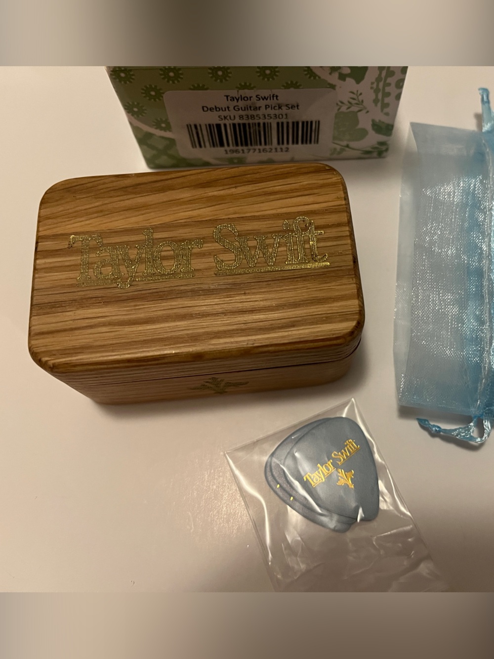 Taylor Swift Light Blue Guitar Pick Set with Bamboo Case